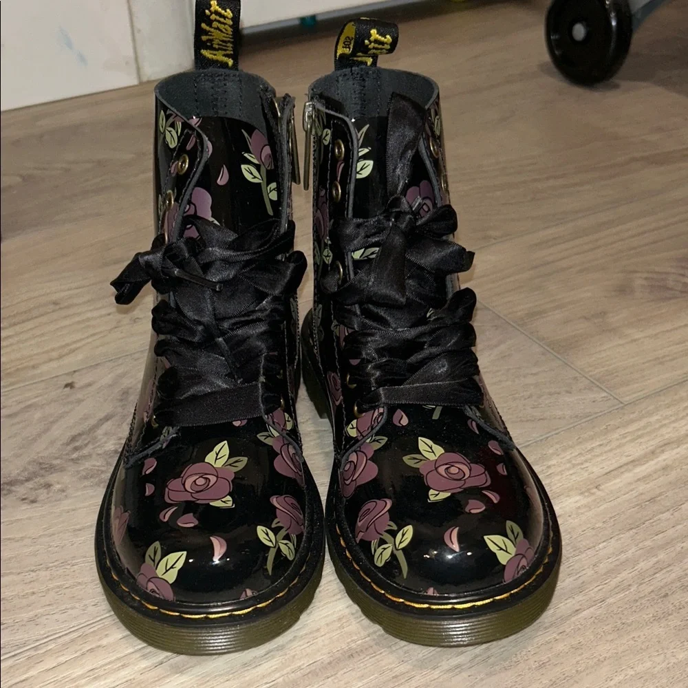 Dr. Martens NWOT Black Floral Combat Boots, Kids' 1460 Pascal Boot Sz 3